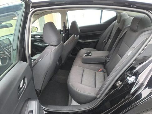 Used 2024 Nissan Altima 2.5 SV FWD image 10