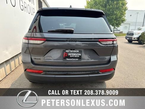 Used 2024 Jeep Grand Cherokee Altitude AWD/4WD image 5