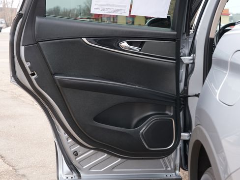 Used 2022 Lincoln Nautilus Reserve image 22