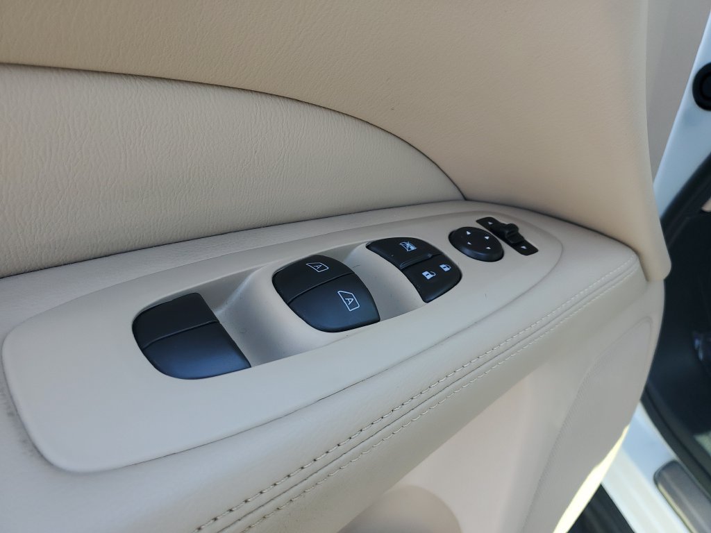 Used 2017 Nissan Pathfinder Platinum FWD image 28