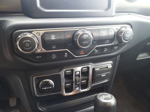 Used 2018 Jeep Wrangler Unlimited Sport S AWD/4WD image 28