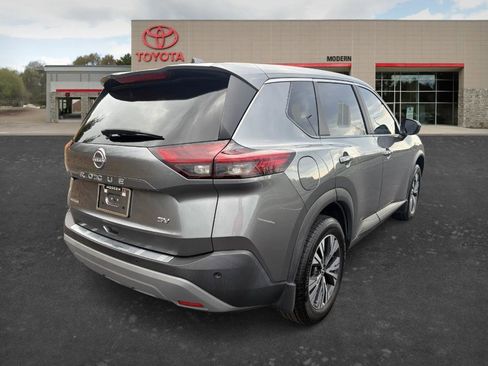 Used 2023 Nissan Rogue SV image 5