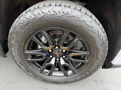 Used 2024 GMC Sierra 1500 Elevation AWD/4WD image 8