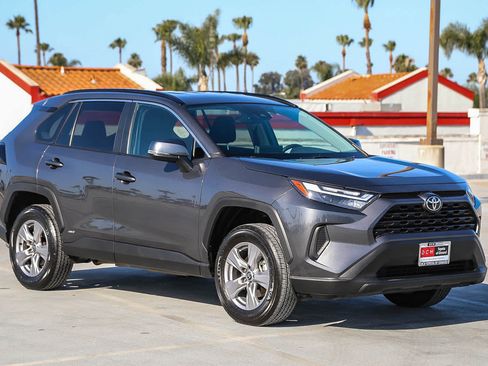 Used 2025 Toyota RAV4 XLE AWD/4WD image 3
