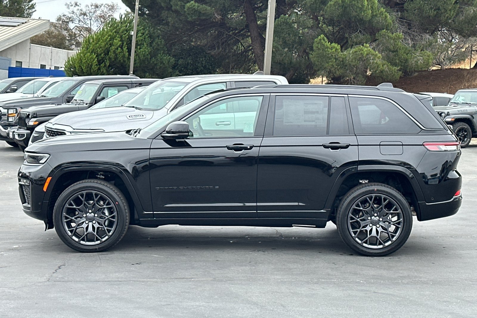 New 2026 Jeep Grand Cherokee Summit w/ Obsidian Package AWD/4WD image 7