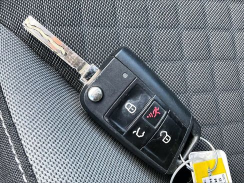 Used 2018 Volkswagen Tiguan S image 15