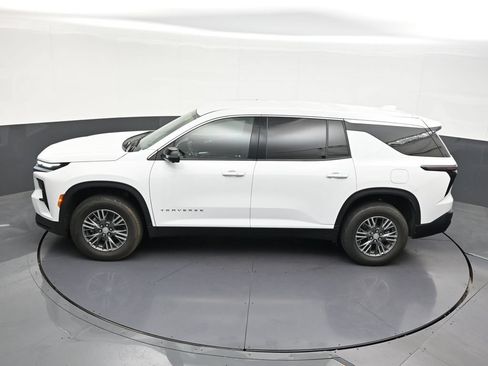 Used 2024 Chevrolet Traverse LS FWD image 16