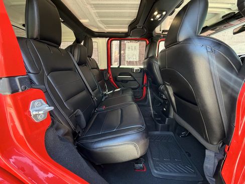 Used 2020 Jeep Wrangler Unlimited Sahara w/ Uconnect 4C Nav & Sound Group AWD/4WD image 25