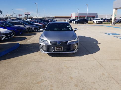 Used 2022 Toyota Avalon XLE image 2