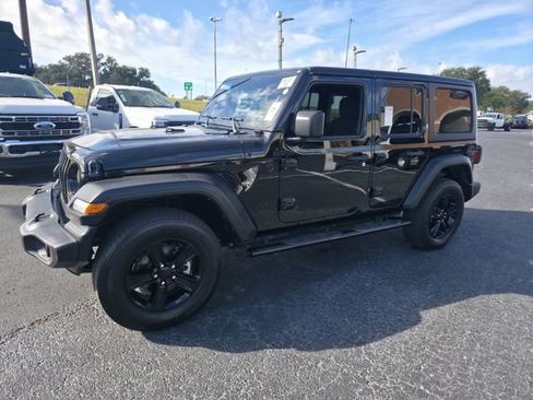 Used 2022 Jeep Wrangler Unlimited Sport image 9