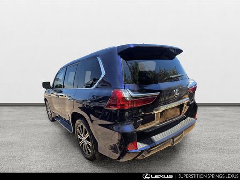 Used 2021 Lexus LX 570 4WD w/ Luxury Package image 4