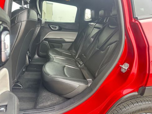 Used 2025 Jeep Compass Limited image 37