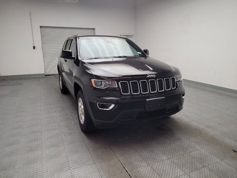 Used 2017 Jeep Grand Cherokee Laredo AWD/4WD image 14