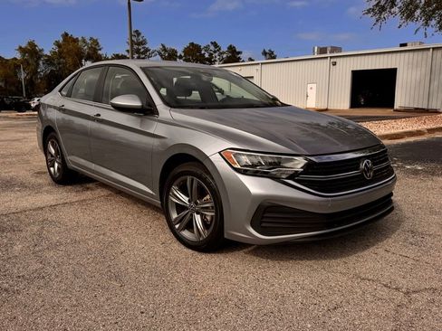 Used 2024 Volkswagen Jetta SE image 9