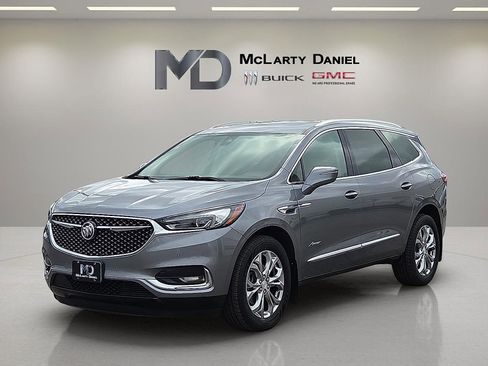 Used 2019 Buick Enclave Avenir w/ Avenir Technology Package image 2