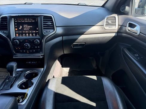 Used 2017 Jeep Grand Cherokee Altitude AWD/4WD image 26