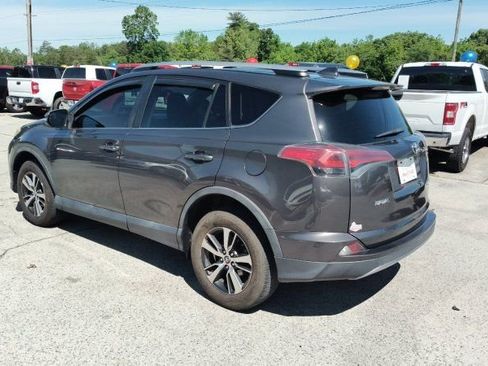 Used 2017 Toyota RAV4 XLE AWD/4WD image 3