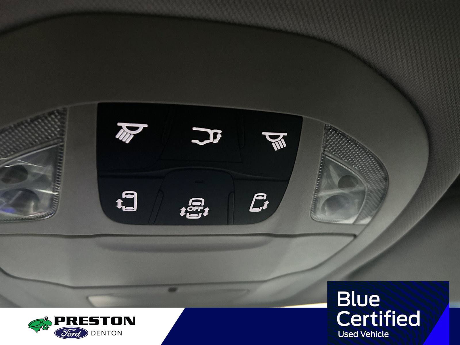 Used 2024 Chrysler Voyager LX FWD image 12