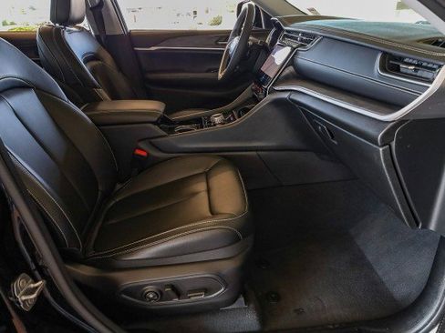 Used 2023 Jeep Grand Cherokee Limited image 36