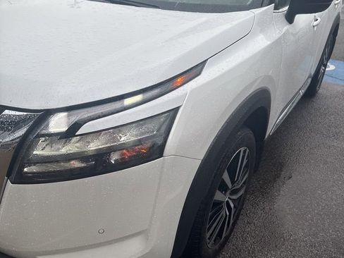 Used 2025 Nissan Pathfinder Platinum AWD/4WD image 6