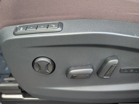 Used 2025 Volkswagen ID. Buzz Pro S Plus RWD image 21