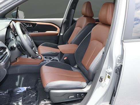 Certified 2025 Subaru Forester Touring AWD/4WD image 13