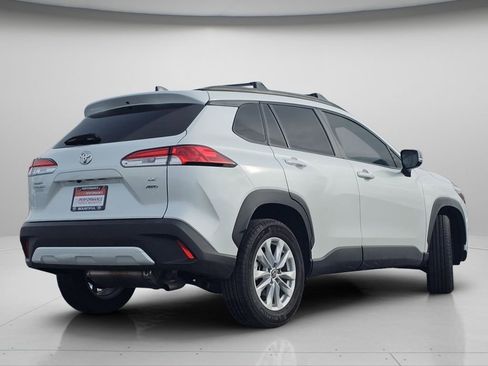 Used 2025 Toyota Corolla Cross LE image 28