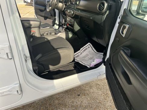 Used 2021 Jeep Wrangler Unlimited Sport image 23