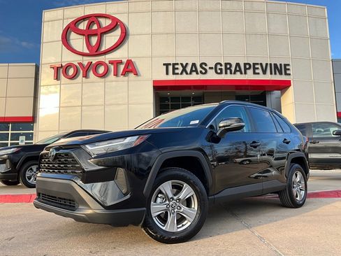 Used 2025 Toyota RAV4 XLE image 2