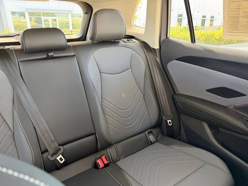 Used 2026 Volkswagen Tiguan SE AWD/4WD image 33