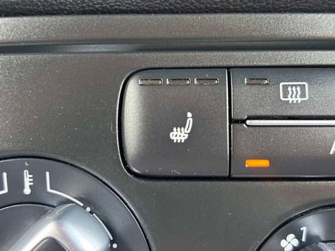 Used 2013 Volkswagen Beetle 2.0T image 24