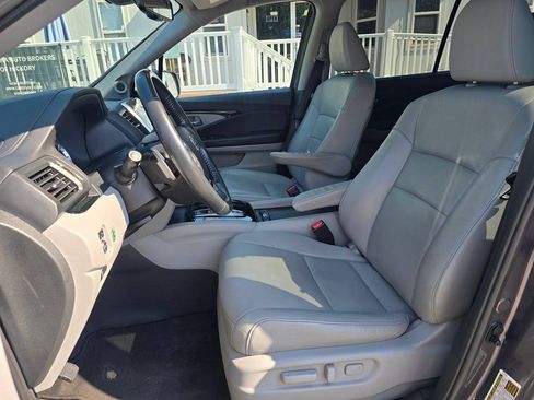Used 2017 Honda Pilot Touring image 17