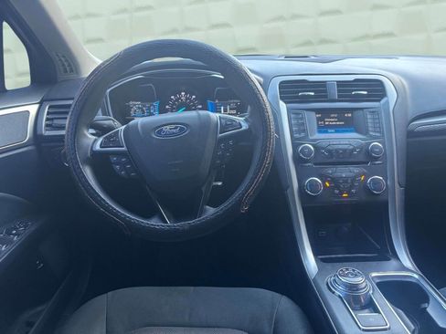 Used 2018 Ford Fusion SE FWD image 23