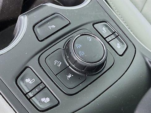 Certified 2022 GMC Terrain SLT w/ Infotainment Package II image 20