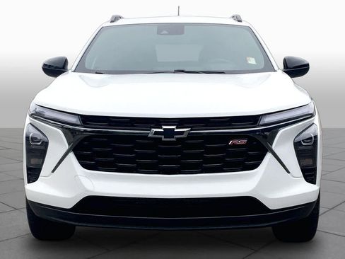 Used 2025 Chevrolet Trax RS w/ Driver Confidence Package FWD image 4