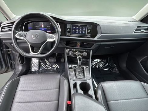 Used 2024 Volkswagen Jetta SE image 16