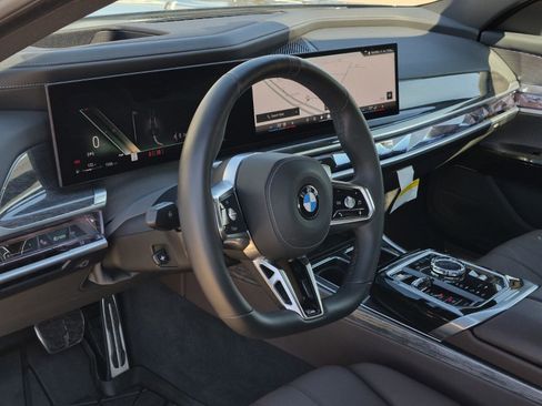 Certified 2025 BMW 760i xDrive w/ Luxury Rear Seating Package AWD/4WD image 25