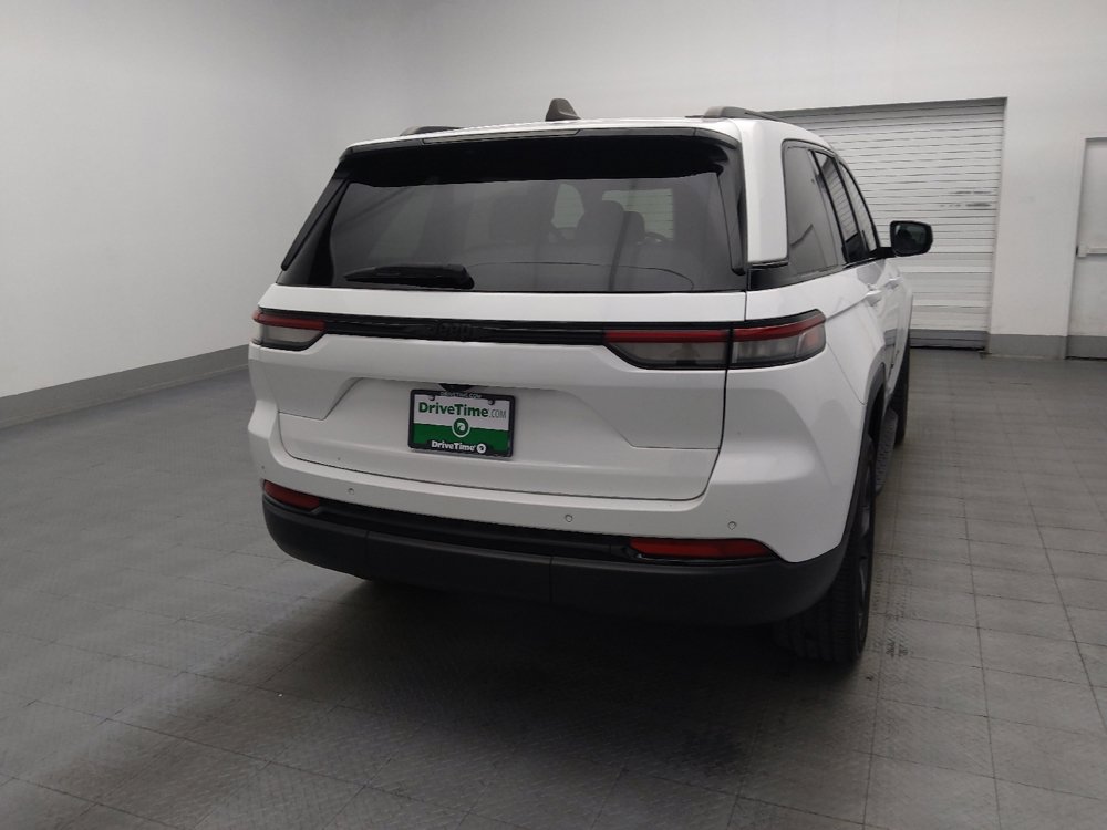Used 2023 Jeep Grand Cherokee Altitude RWD image 7