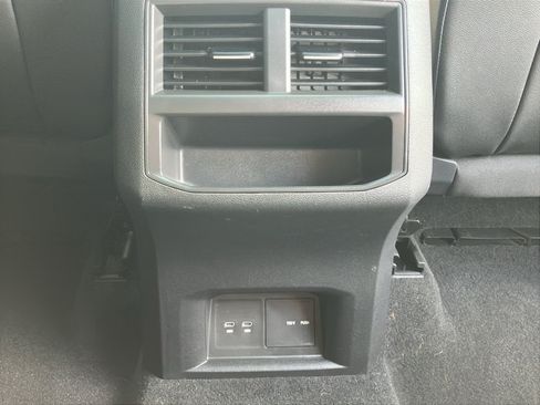 Used 2022 Volkswagen Atlas Cross Sport SE FWD image 32