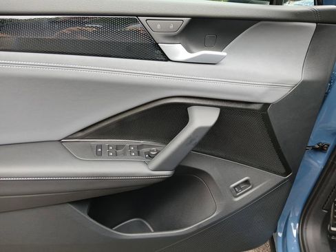 New 2025 Volkswagen Tiguan SE R-Line image 11