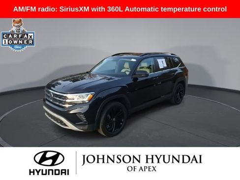 Used 2023 Volkswagen Atlas SE w/ Panoramic Sunroof Package image 4