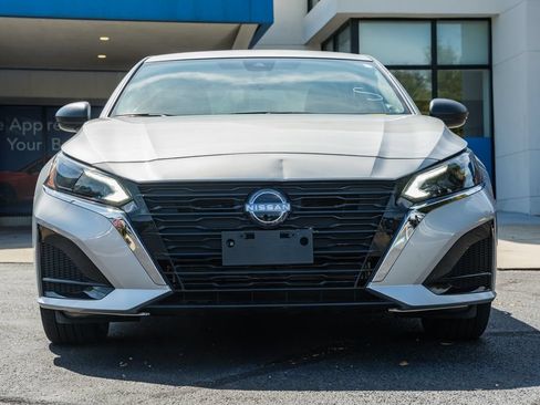 Used 2025 Nissan Altima 2.5 SV FWD image 2