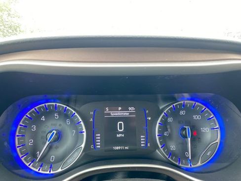 Used 2021 Chrysler Voyager Lxi FWD image 22