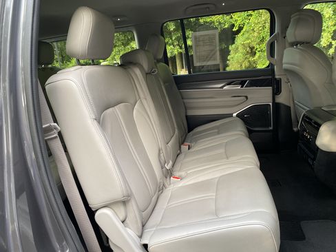 Used 2024 Jeep Wagoneer Series II w/ Flexible Seating Group RWD image 34