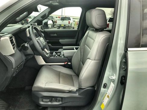 Used 2025 Toyota Tundra Limited AWD/4WD image 11