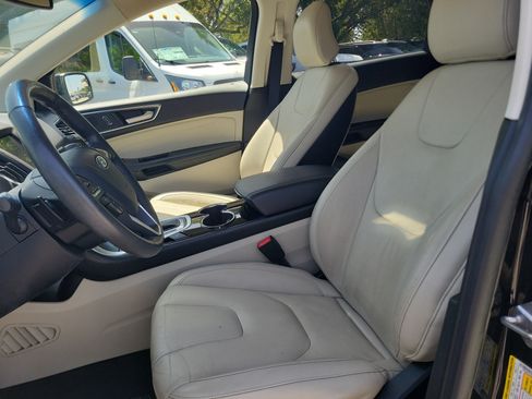 Used 2018 Ford Edge Titanium FWD image 12