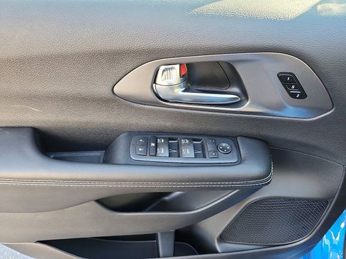New 2026 Chrysler Pacifica Select image 8
