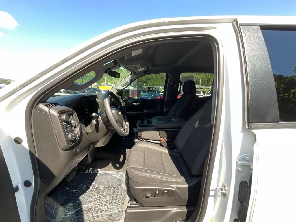 Used 2024 Chevrolet Silverado 1500 Custom w/ LPO, Dark Essentials Package AWD/4WD image 9