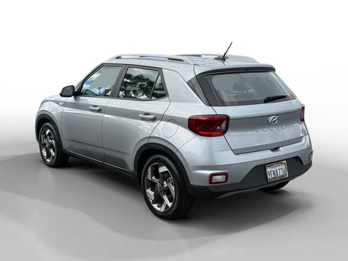Certified 2023 Hyundai Venue SEL image 3