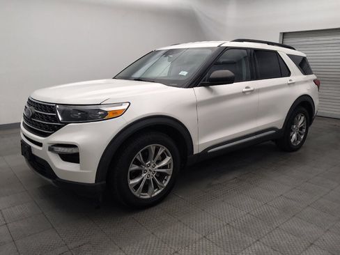 Used 2022 Ford Explorer XLT w/ Equipment Group 202A RWD image 2